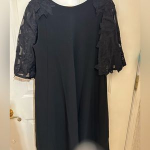 MIDI dress with lace detailed sleeves, Black color dressy